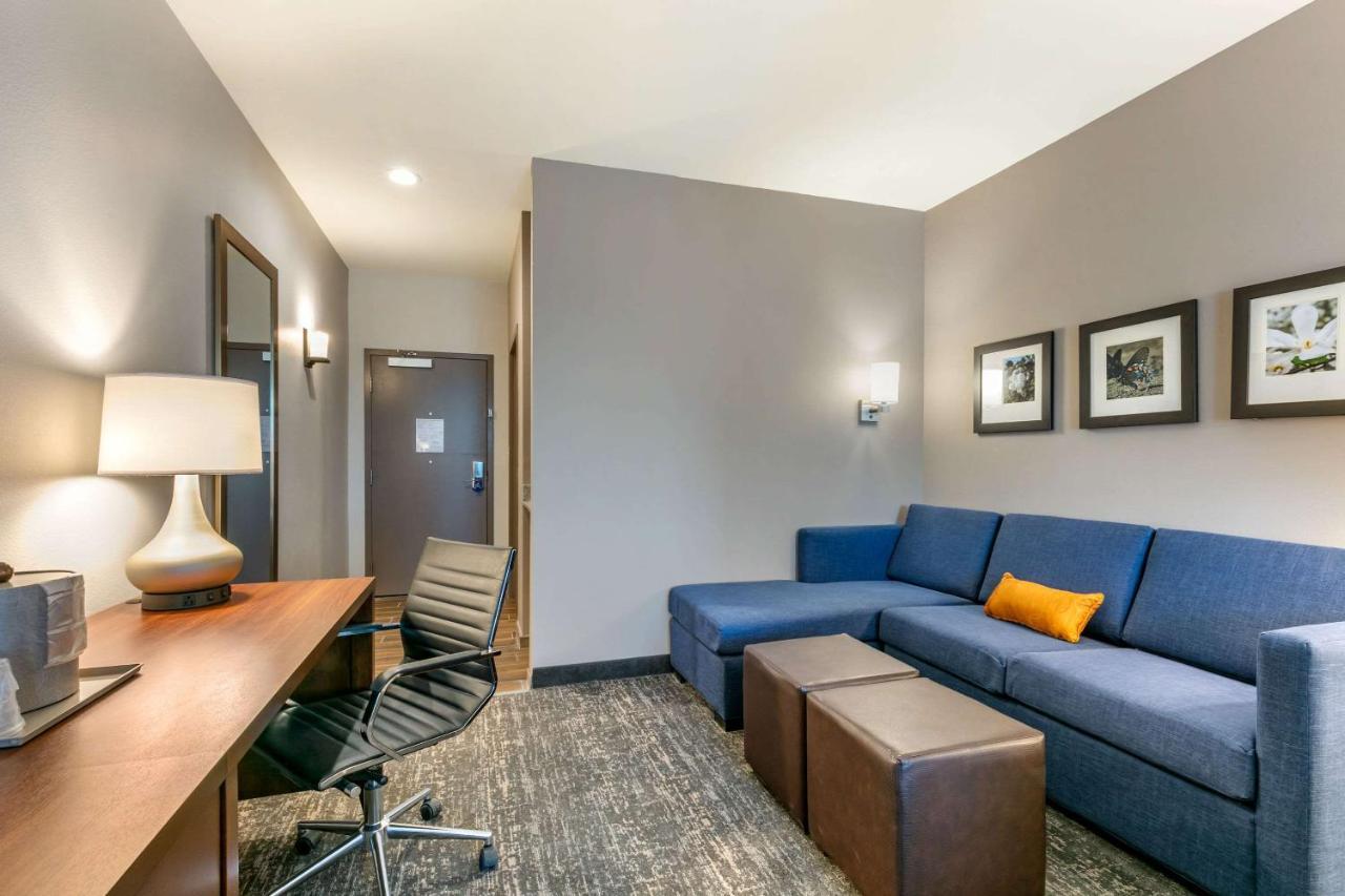 Comfort Suites North Tupelo Bagian luar foto