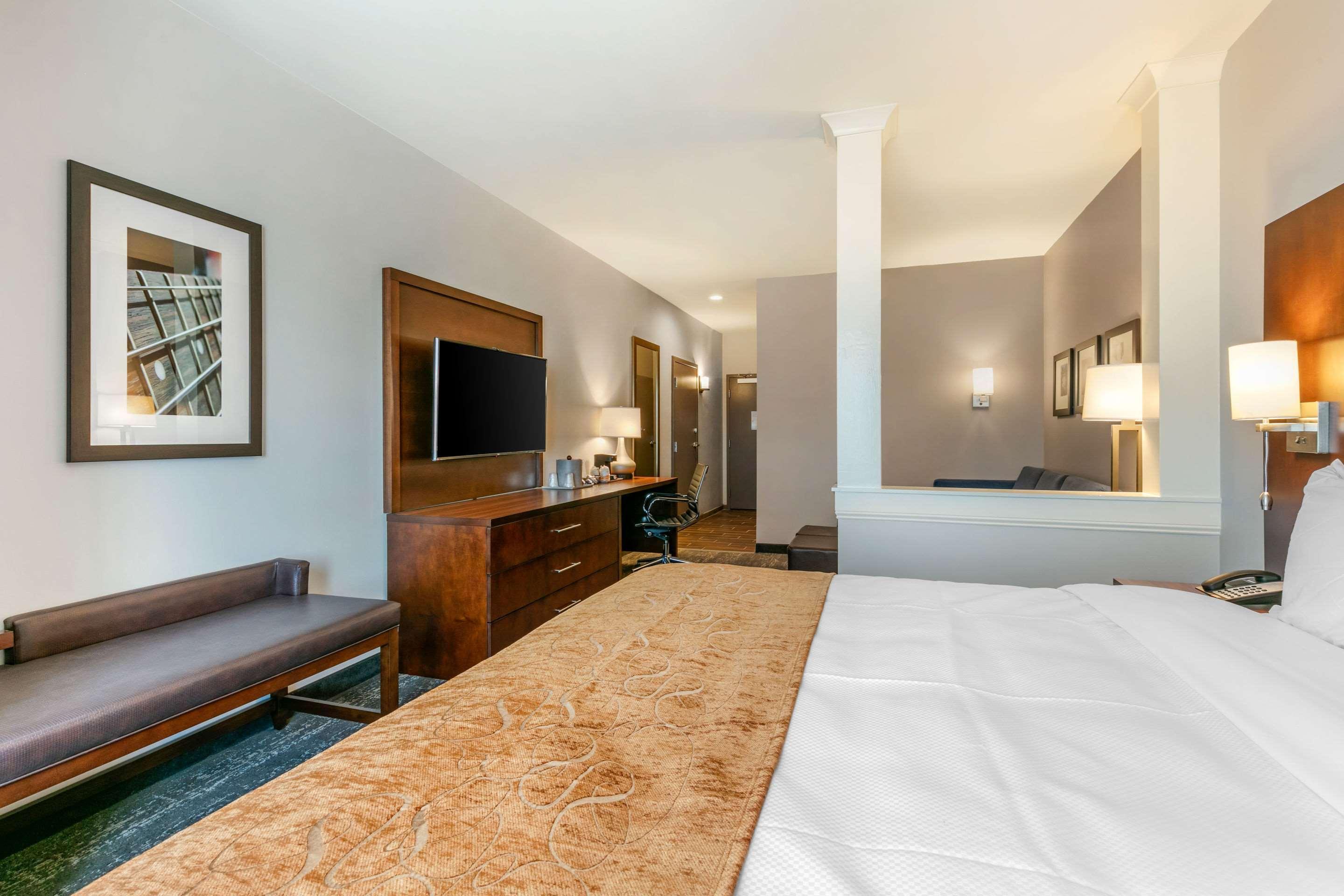 Comfort Suites North Tupelo Bagian luar foto