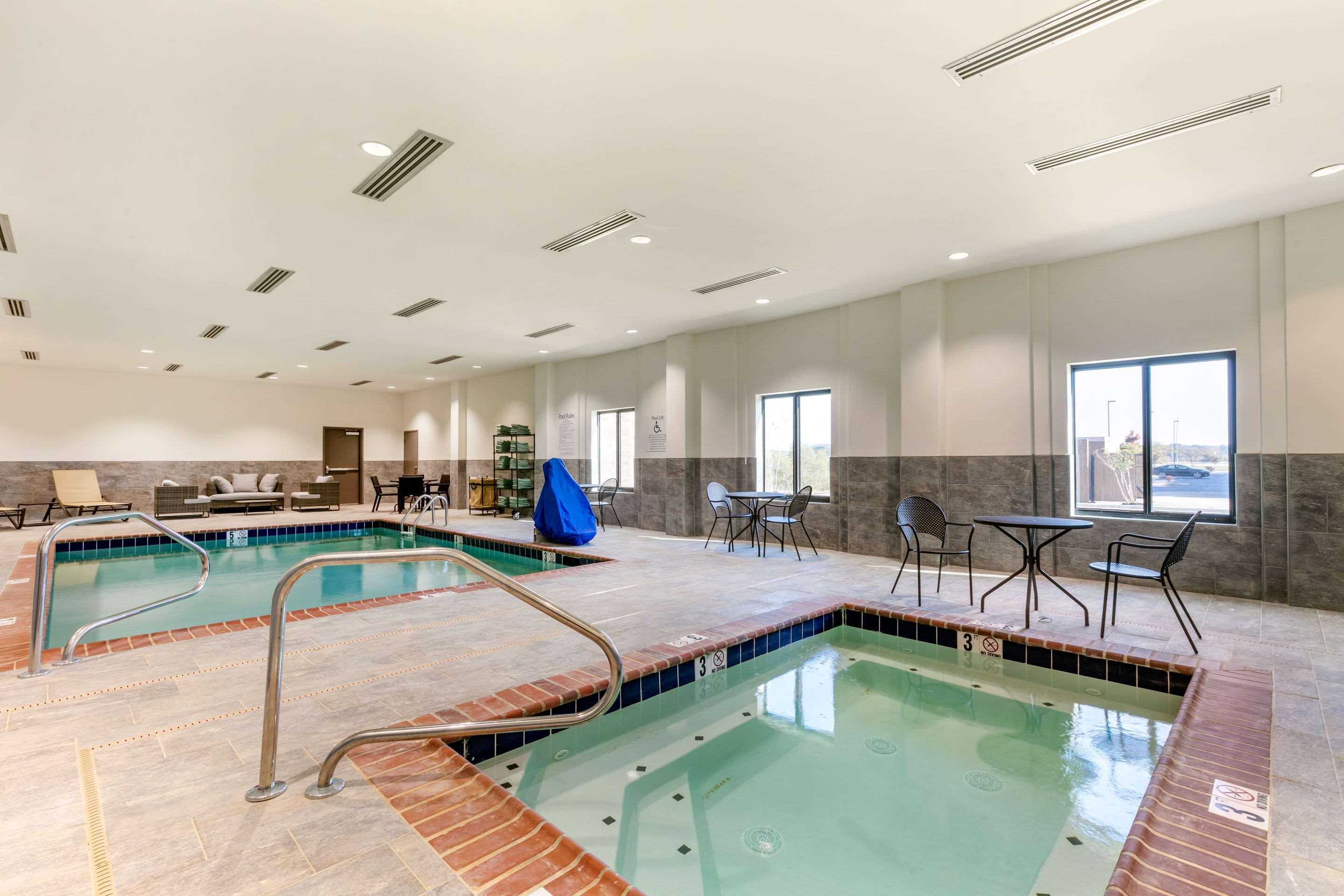 Comfort Suites North Tupelo Bagian luar foto