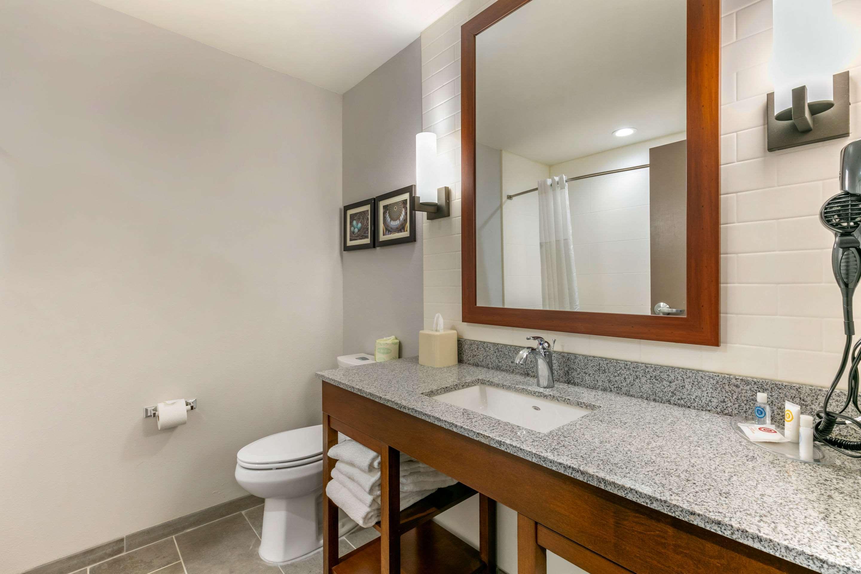 Comfort Suites North Tupelo Bagian luar foto