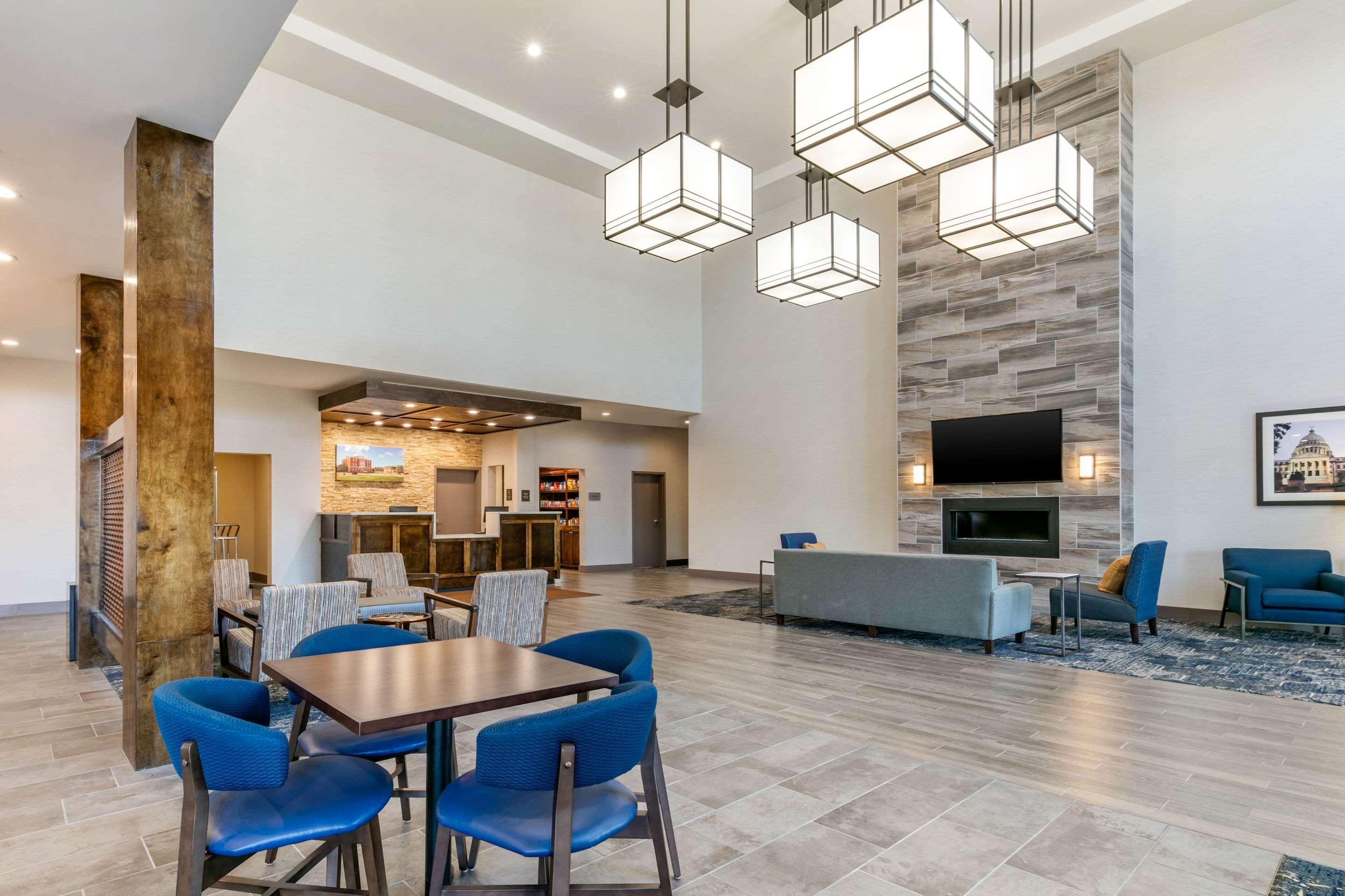 Comfort Suites North Tupelo Bagian luar foto