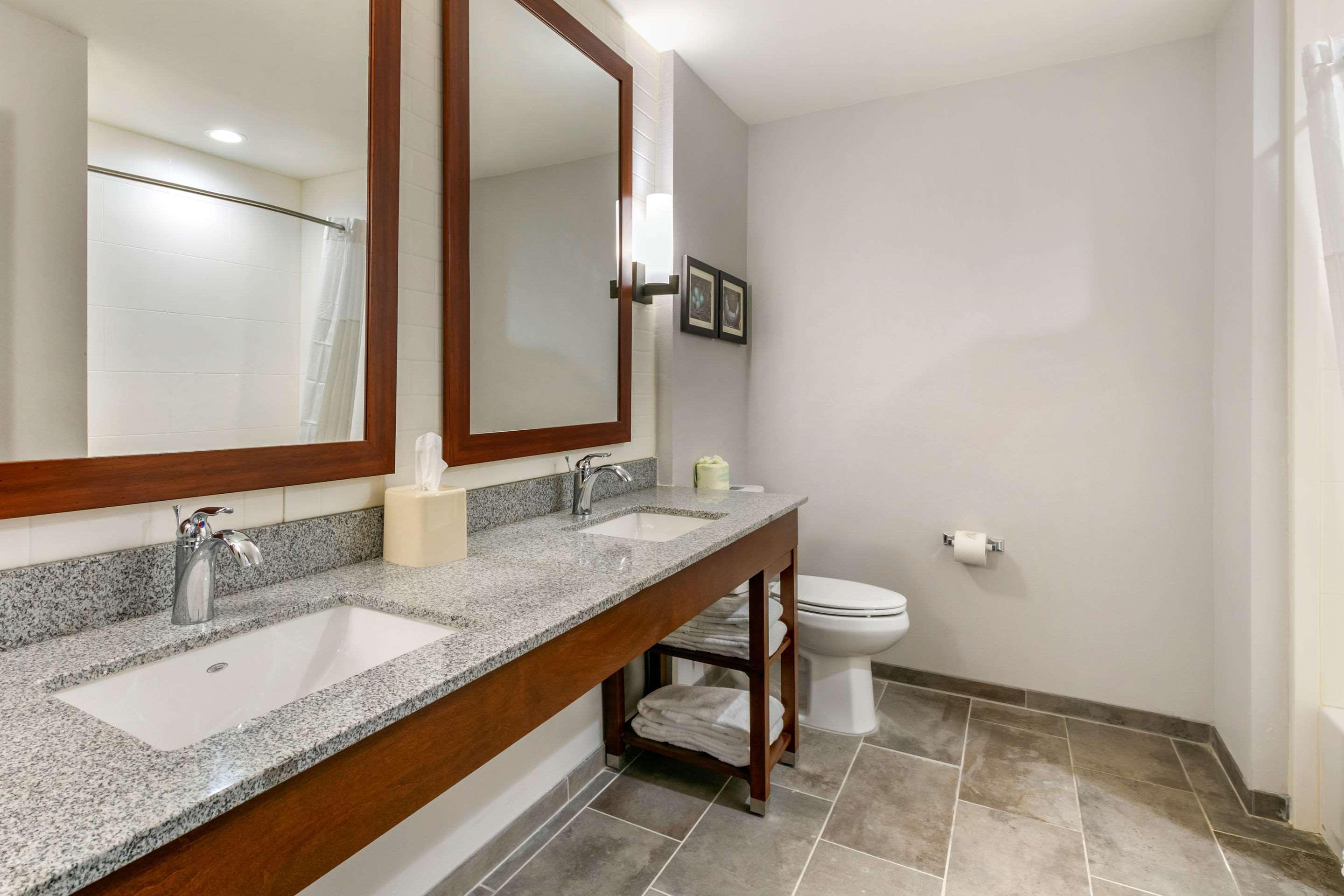 Comfort Suites North Tupelo Bagian luar foto